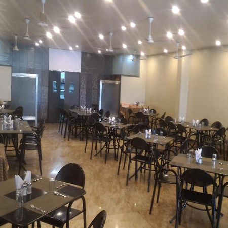 בלגאום Hotel Adarsha Palace מראה חיצוני תמונה