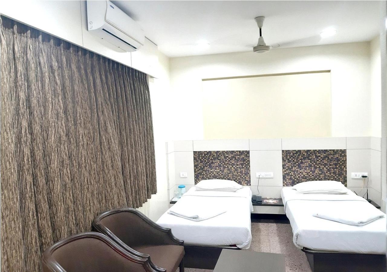 בלגאום Hotel Adarsha Palace מראה חיצוני תמונה