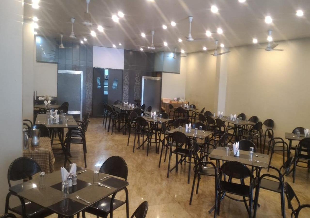בלגאום Hotel Adarsha Palace מראה חיצוני תמונה