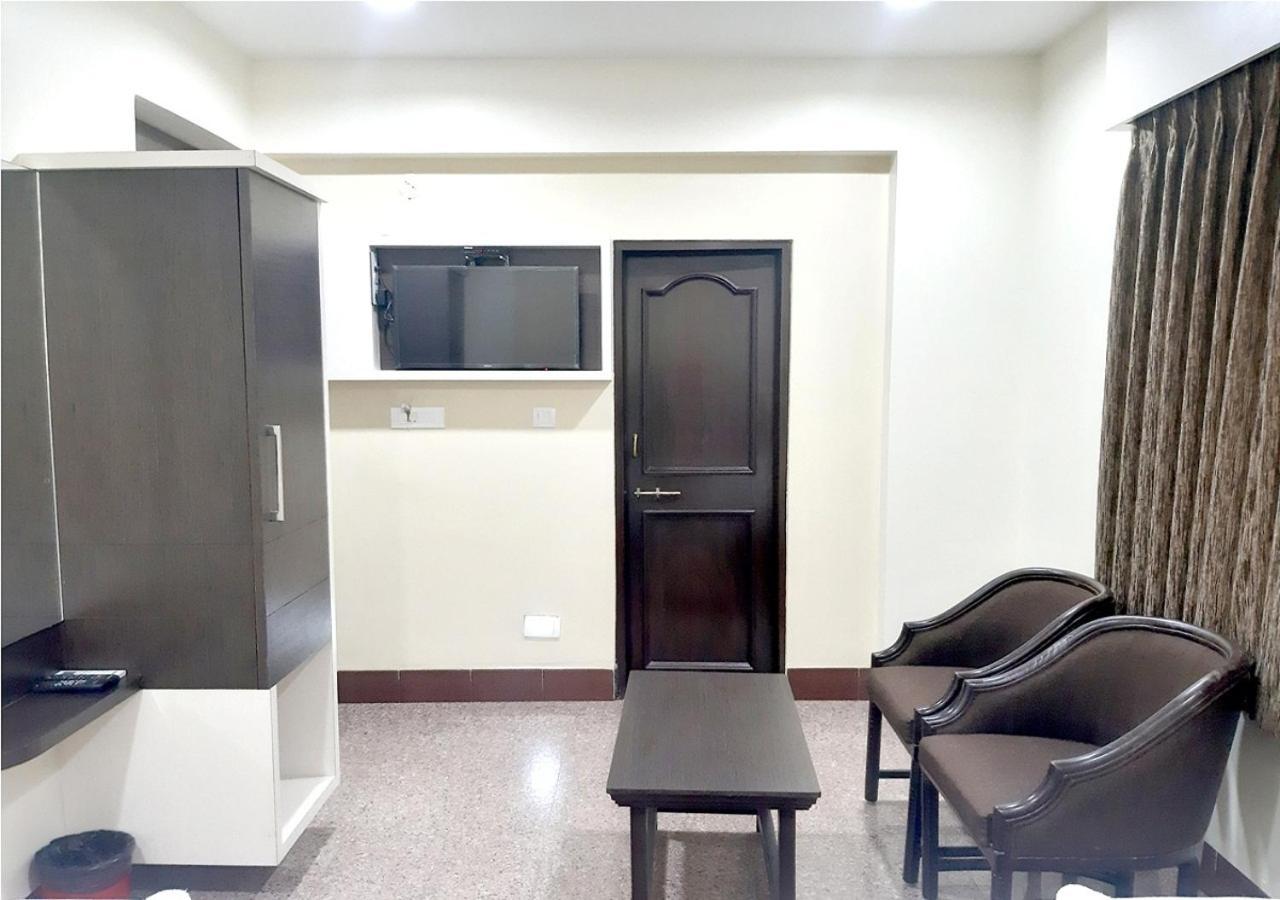 בלגאום Hotel Adarsha Palace מראה חיצוני תמונה
