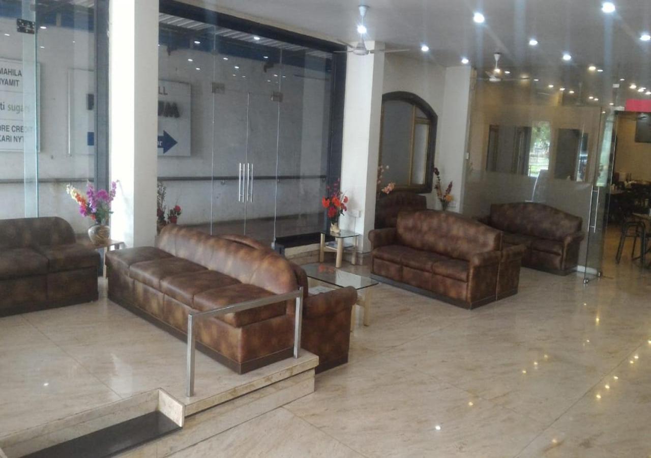 בלגאום Hotel Adarsha Palace מראה חיצוני תמונה