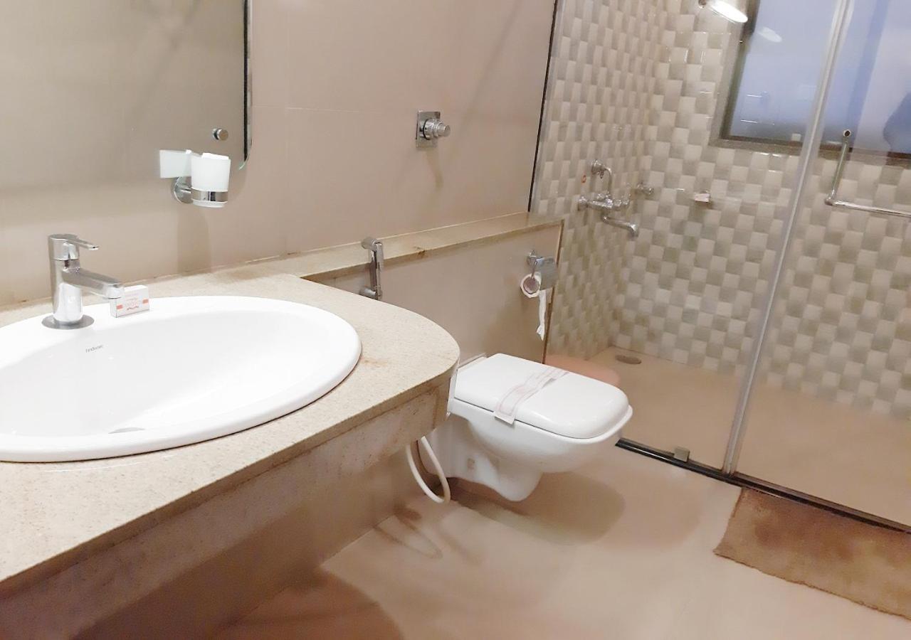 בלגאום Hotel Adarsha Palace מראה חיצוני תמונה