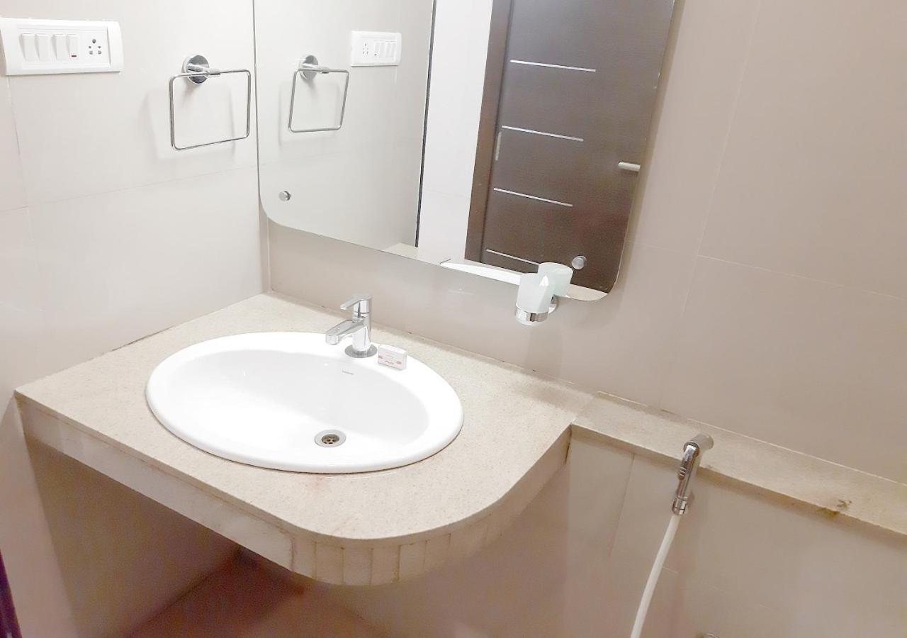 בלגאום Hotel Adarsha Palace מראה חיצוני תמונה
