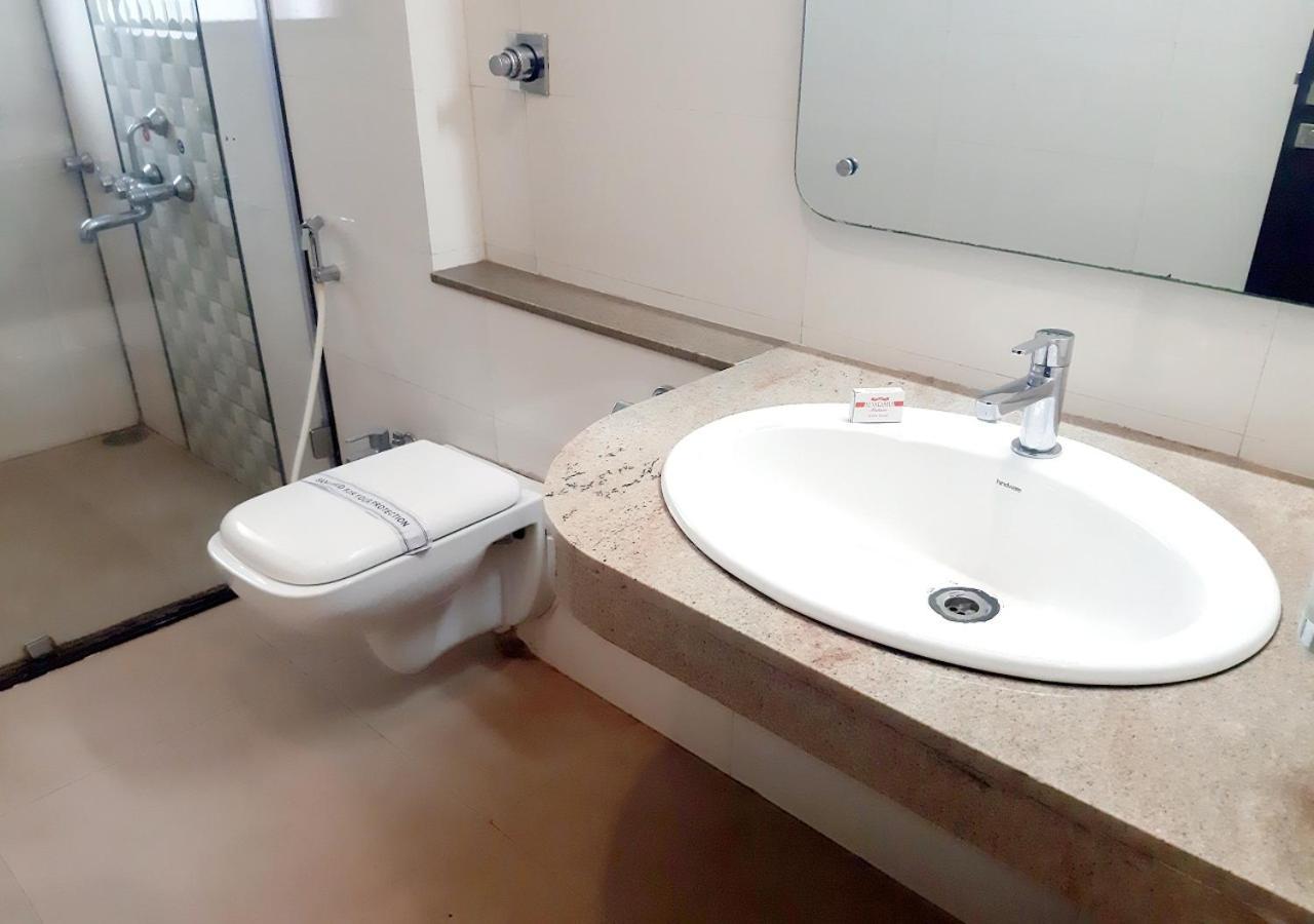 בלגאום Hotel Adarsha Palace מראה חיצוני תמונה