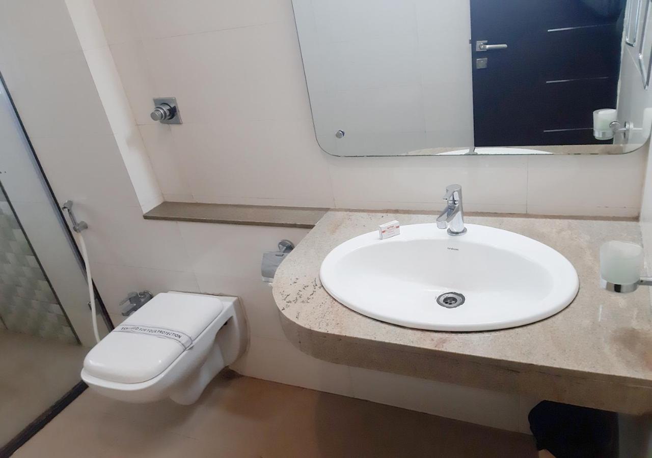 בלגאום Hotel Adarsha Palace מראה חיצוני תמונה